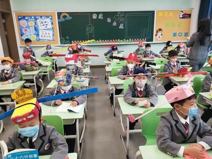 Κίνα: Επιστροφή στα σχολεία με μάσκες και καπέλα με